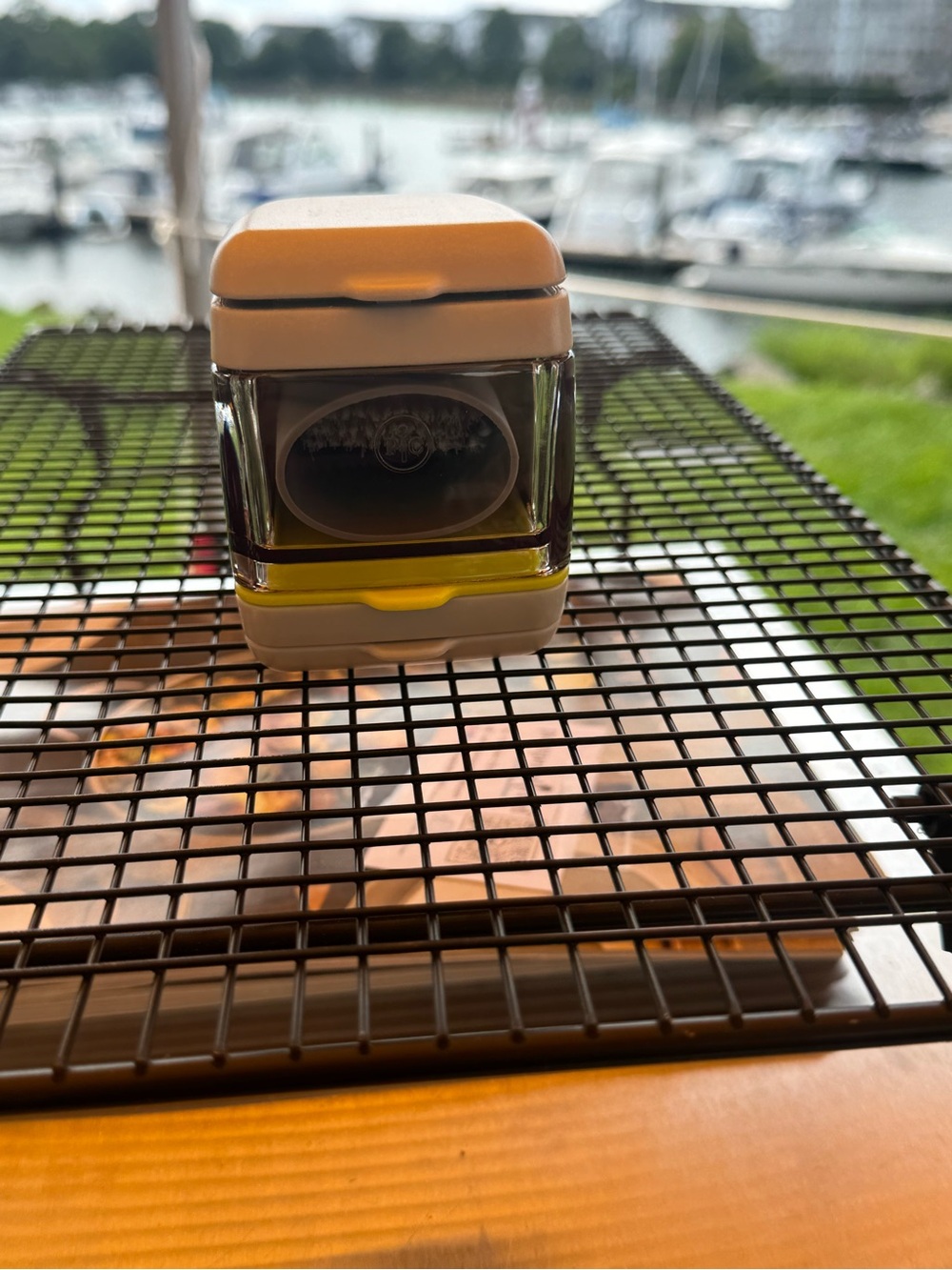The Pampered Chef Black Stackable Cooling Rack - Picture 2 of 2